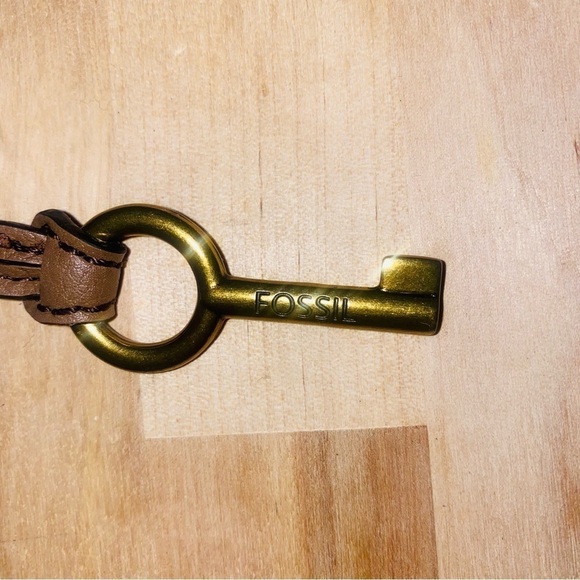 Gold fossil chain and leather strap - Picture 2 of 2